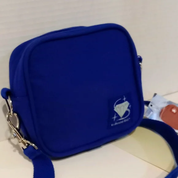 Blue‎ Insulated Pouch Bag  
NWT - Picture 9 of 10